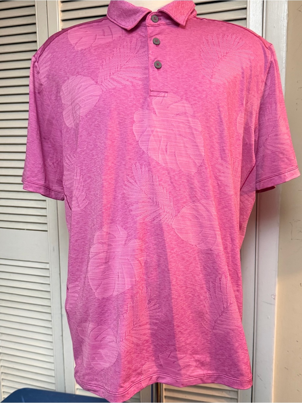 TOMMY BAHAMA Size XL  ISLAND ZONE